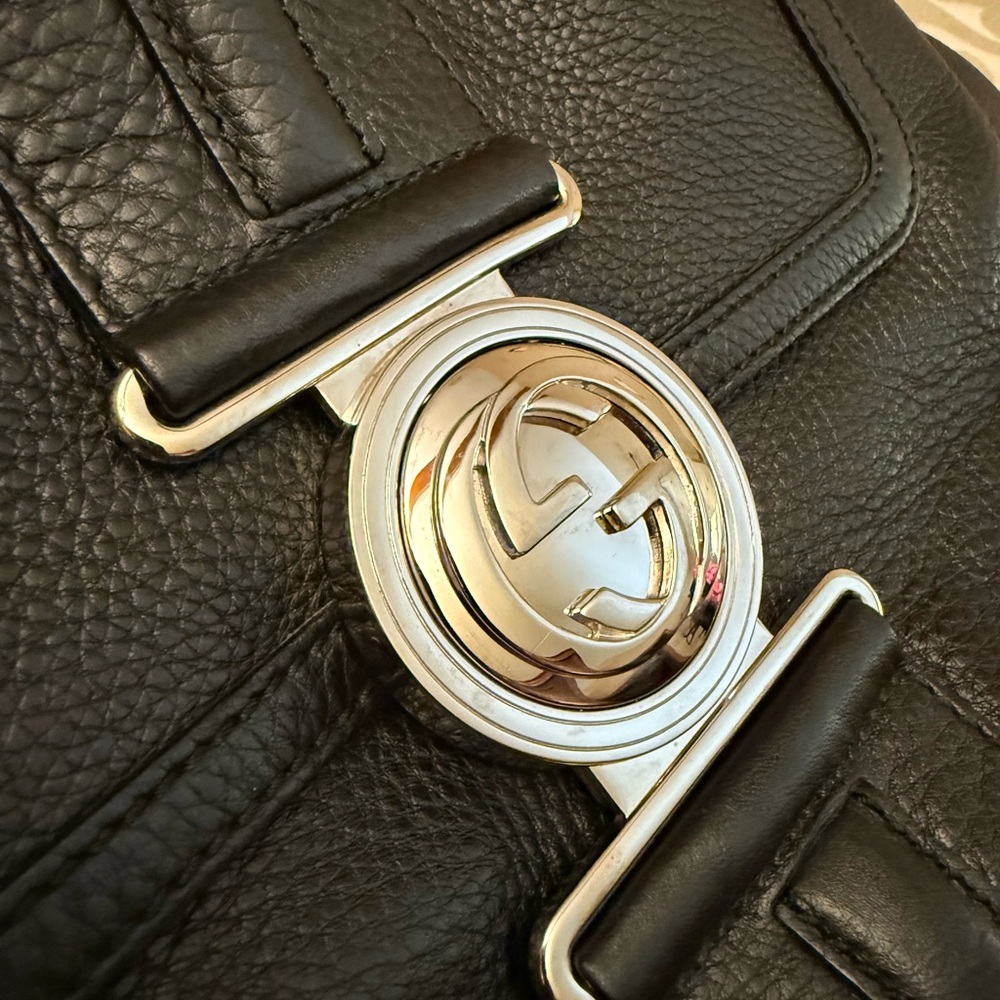 Gucci Black Leather Shoulder Bag with Silver Accents - Picture 2 of 8